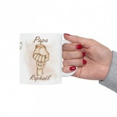 Mug La Famille personnalisable avec prénoms - Tasse personnalisée Papa avec 3 mains d'enfants